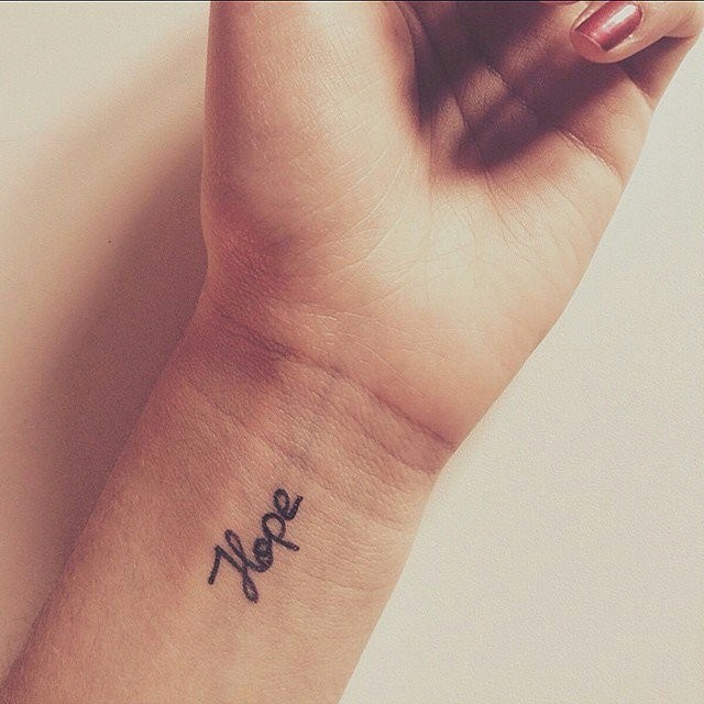 Hình xăm chữ "Faith"