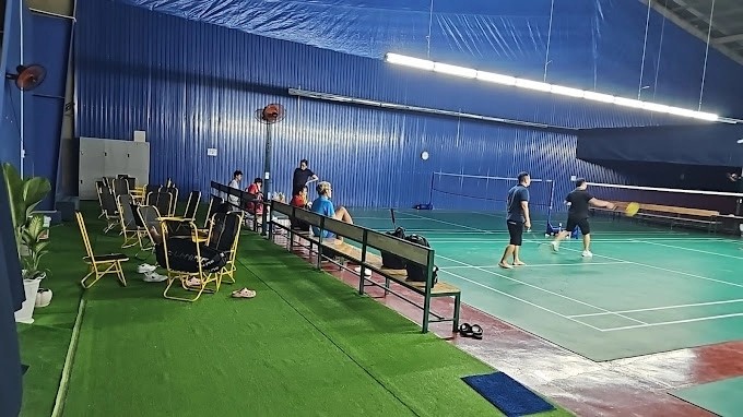 Khu vực ngồi chờ của sân cầu lông Phú Lợi Quận 8