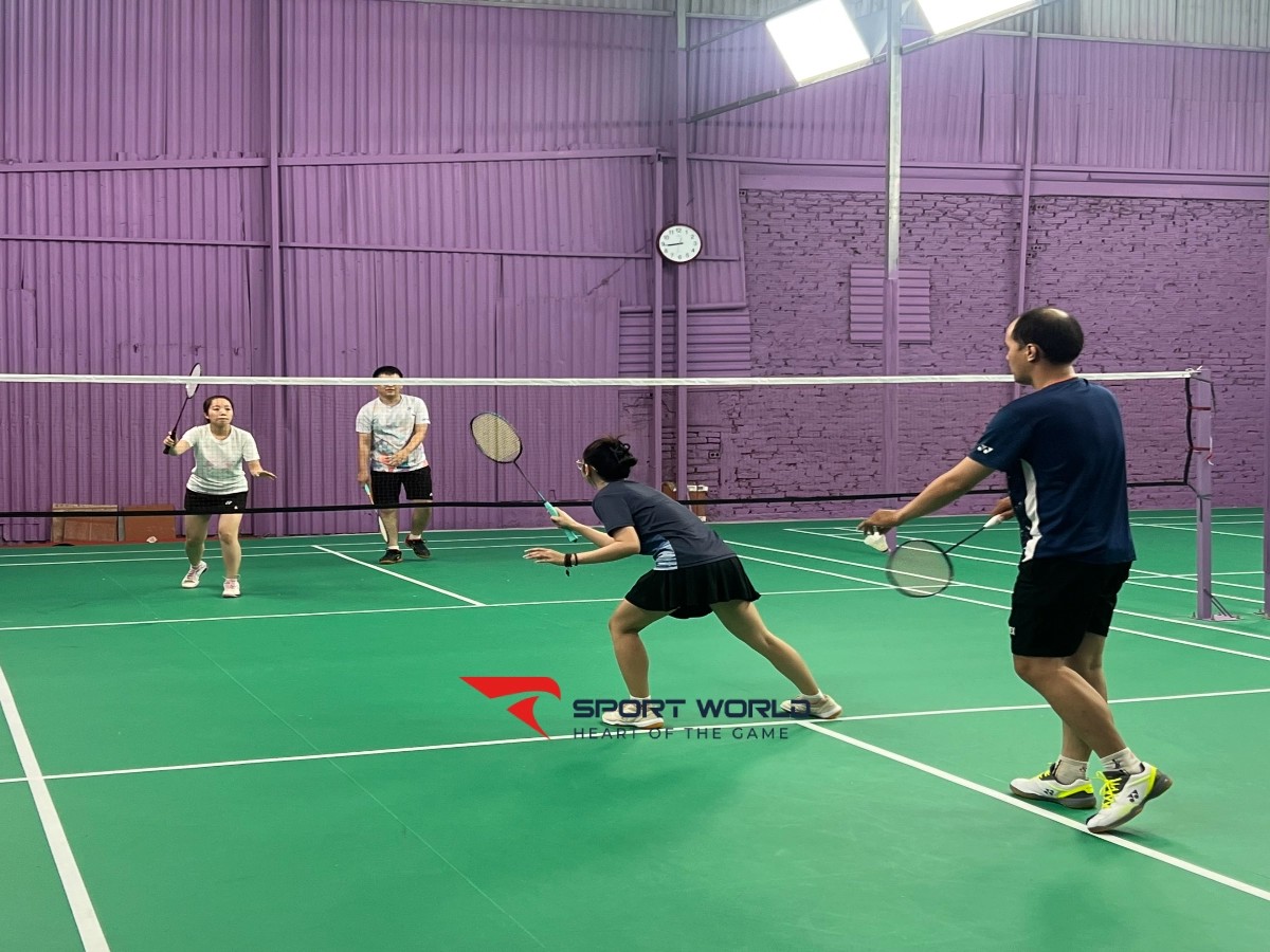 Chi tiết mặt sân và lưới cầu lông