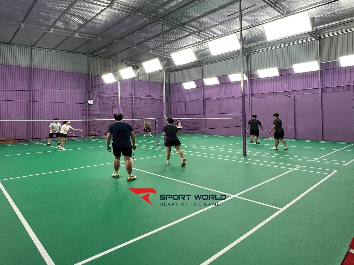 Khu vực chờ và nghỉ ngơi tại sân cầu lông