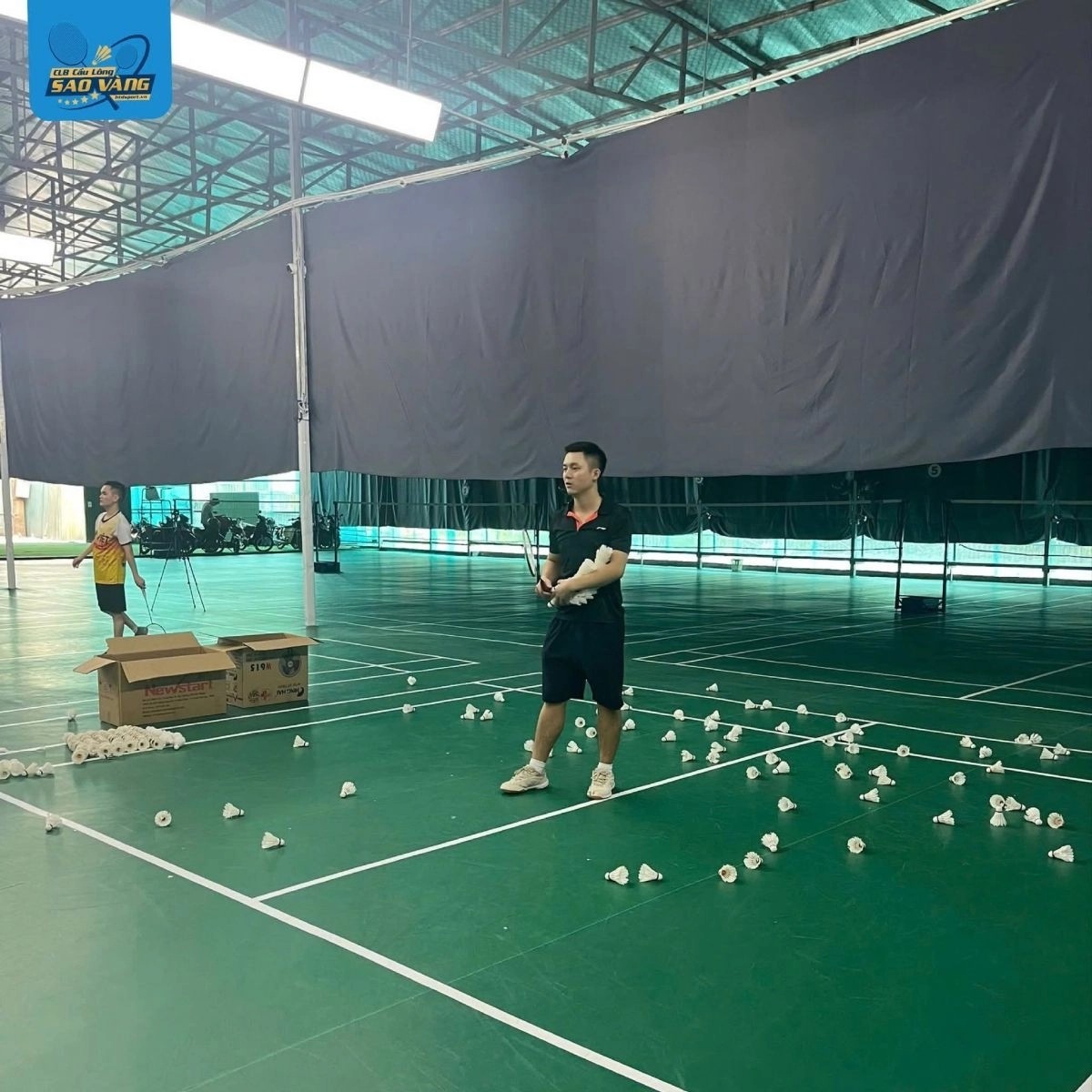 Hệ thống đèn LED và không gian thoáng đãng tại Sân Sao Vàng Phạm Tu