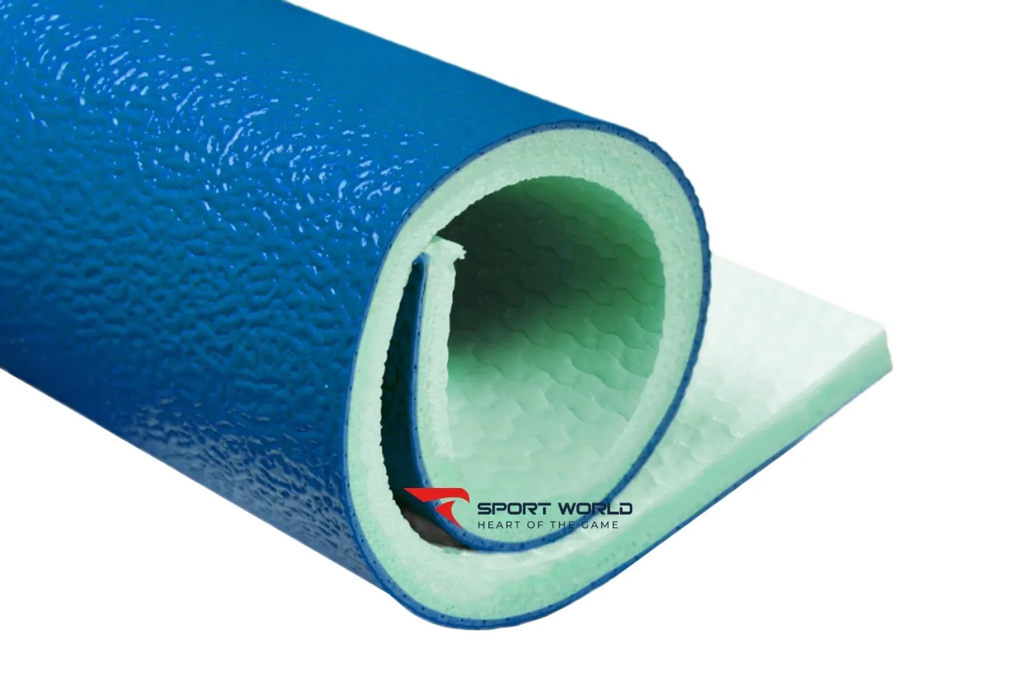 Mặt sân cầu lông sạch sẽ, phẳng mịn với thảm PVC chất lượng cao