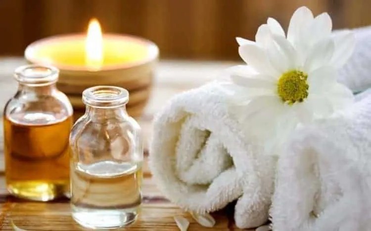 Massage ngực cũng là cách làm ngực to