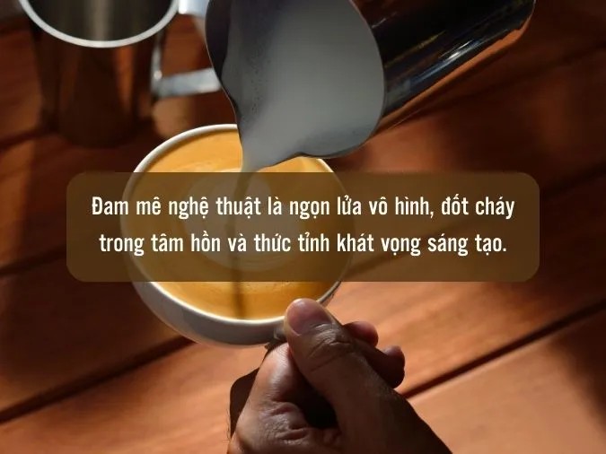 Người nghệ sĩ đang tập trung vẽ tranh