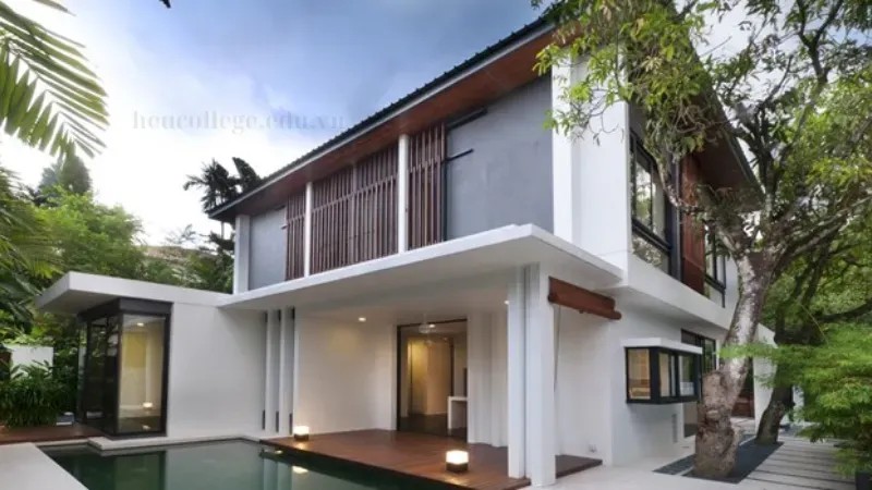 Cảnh gia đình đang chuyển đồ vào nhà mới